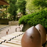 庭散策もよーく目を凝らすといろんなところにアートがとけ込んでいます。