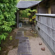 5月のnanacafeは深緑真っ盛りの絶景カフェでした。季節ごとのアートと景色を楽しみに来てください。