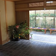 カフェやギャラリーには季節の美しい花が彩りを添えてくれました。