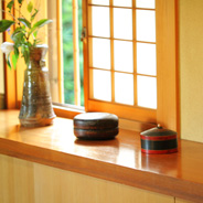 遥か遠くからやってきた、インド＆スリランカのアンティークとヴィンテージ。インテリアのアクセントとしても見立ての茶道具としてもステキです。