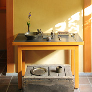 遥か遠くからやってきた、インド＆スリランカのアンティークとヴィンテージ。インテリアのアクセントとしても見立ての茶道具としてもステキです。