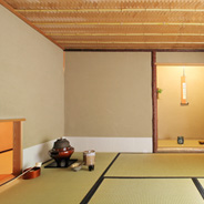 実は奥の茶室にもひっそりと茶のしつらえがしてありました。