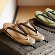 キモノのリフォーム、草履の半誂えなどなど広間では秋のnanacafe恒例のキモノイベントを開催しました。初の試みで広間にもカフェ席を設けました。