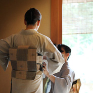 キモノのリフォーム、草履の半誂えなどなど広間では秋のnanacafe恒例のキモノイベントを開催しました。初の試みで広間にもカフェ席を設けました。