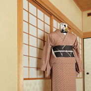 キモノのリフォーム、草履の半誂えなどなど広間では秋のnanacafe恒例のキモノイベントを開催しました。初の試みで広間にもカフェ席を設けました。